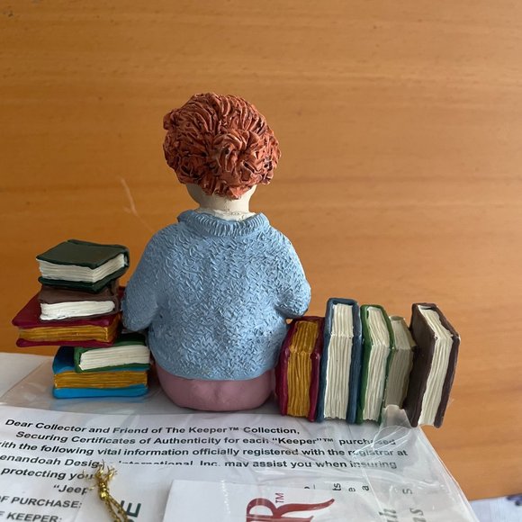 Lady keeper of the library shelf sitter - Picture 3 of 4